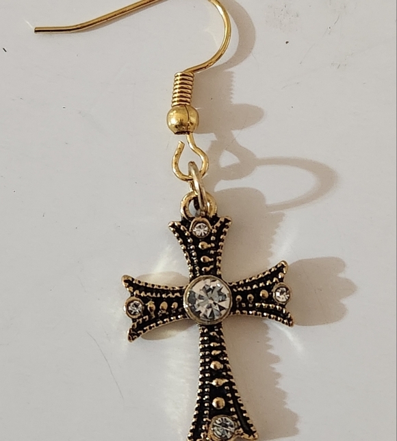 Hand Crafted Elegant Gold Cross Pierced Earrings - Picture 4 of 6